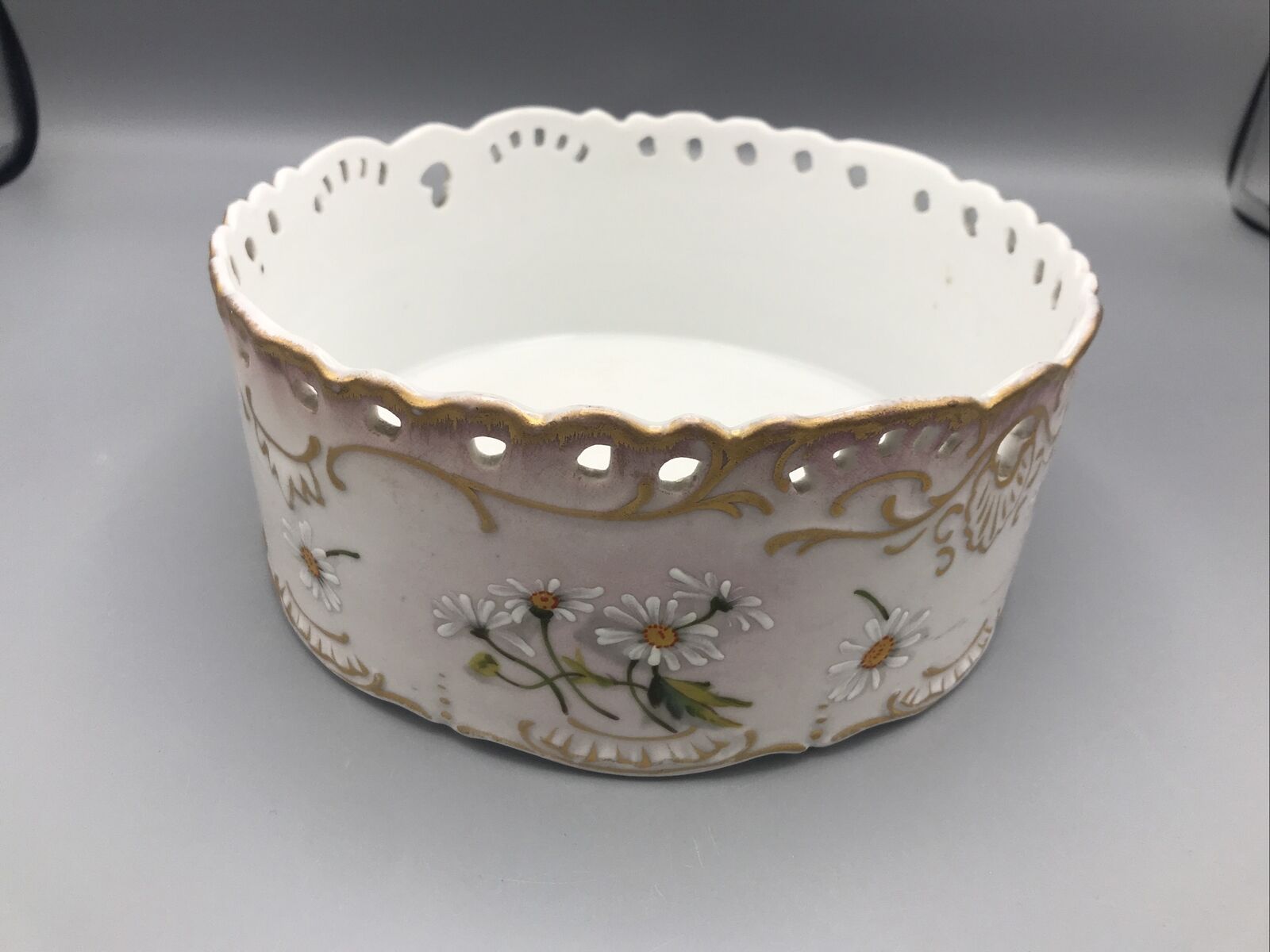 Carlsbad Austria Hand Painted Daisy Flowers Porcelain 8" Pudding Bowl Planter